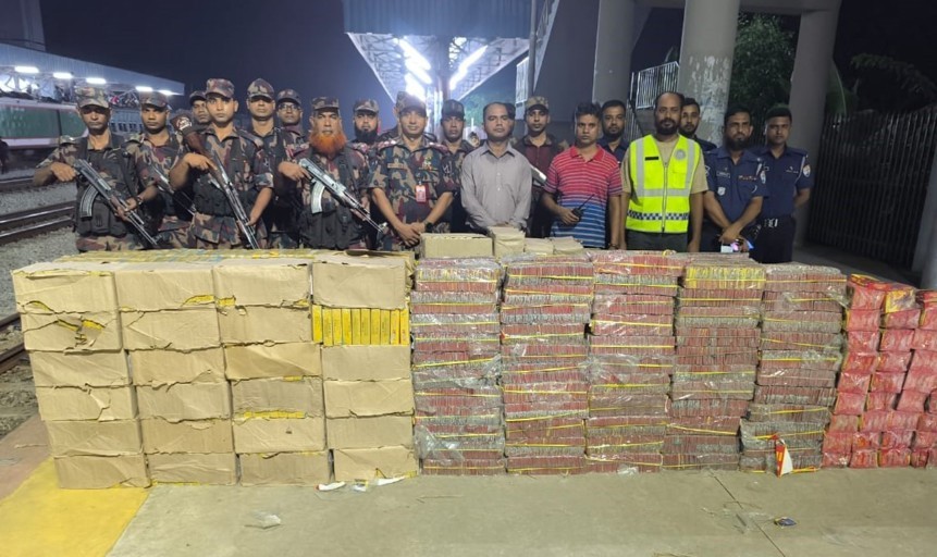 কুমিল্লায় ট্রেনে অভিযান চালিয়ে কোটি টাকার ভারতীয় বাজি জব্দ
